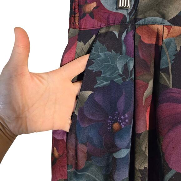 Alfred Dunner Floral Pleated Shorts | Purple Multi | Size 18 0370 - Picture 2 of 7